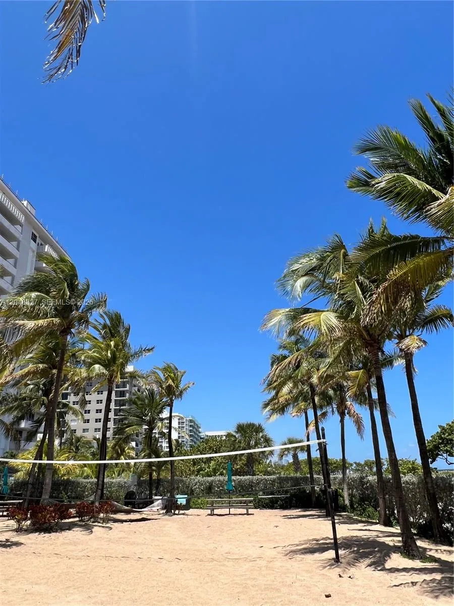 9172 Collins Ave #214 Surfside, FL 33154