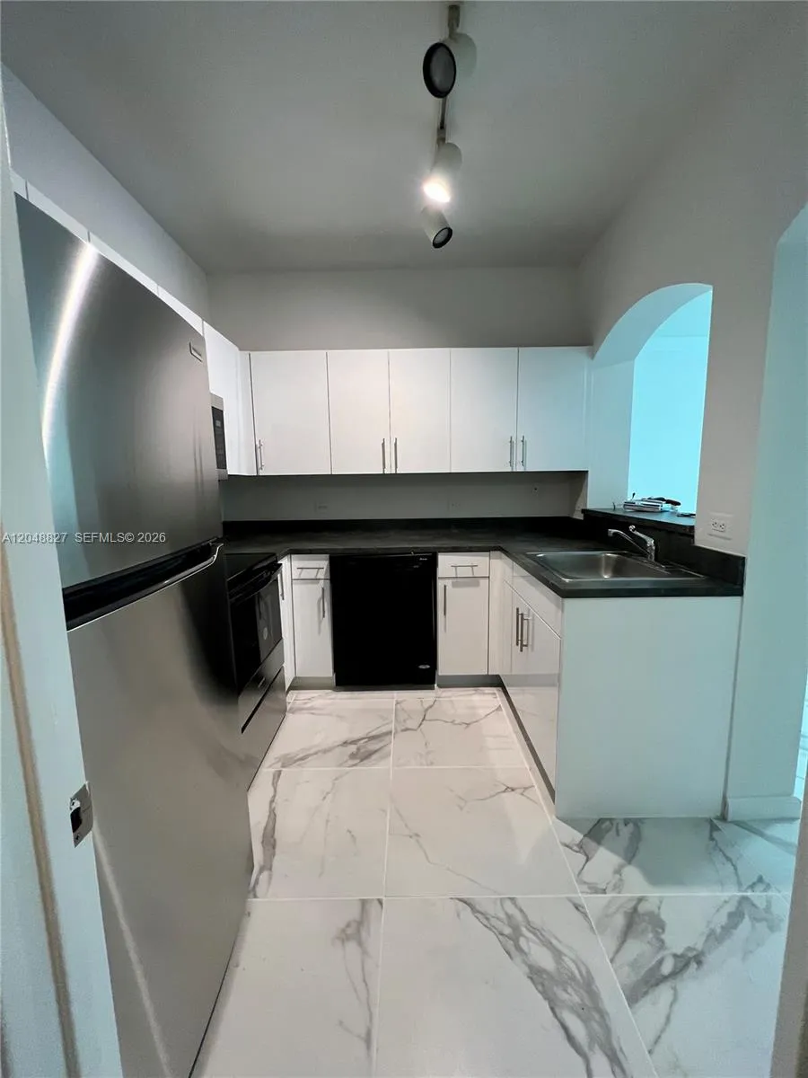 9172 Collins Ave #214 Surfside, FL 33154