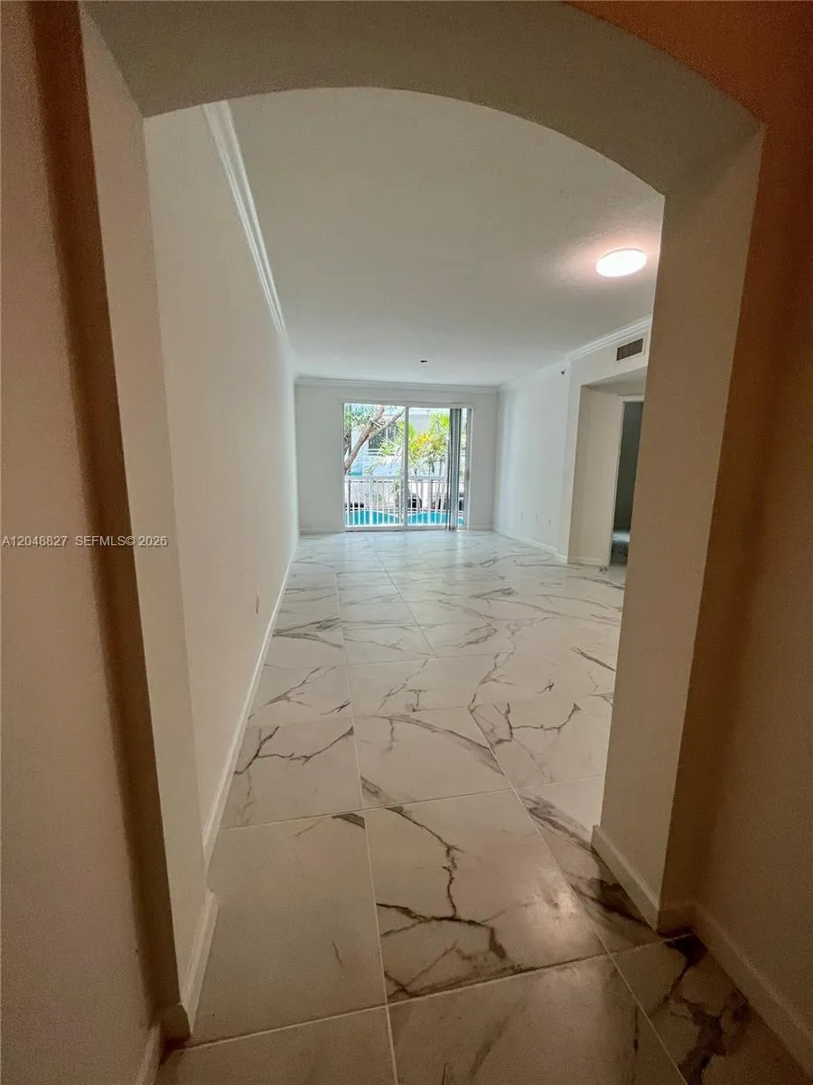 9172 Collins Ave #214 Surfside, FL 33154
