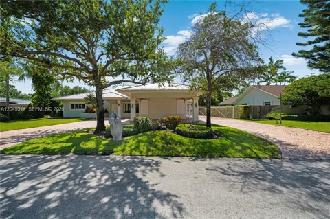 14601 Pompano Dr