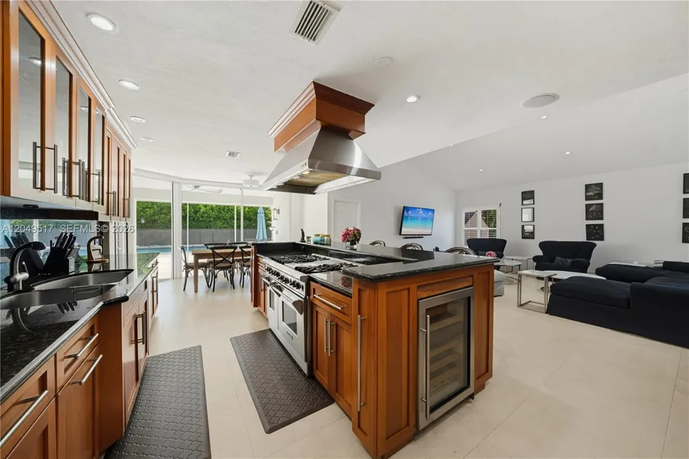 14601 Pompano Dr Coral Gables, FL 33158