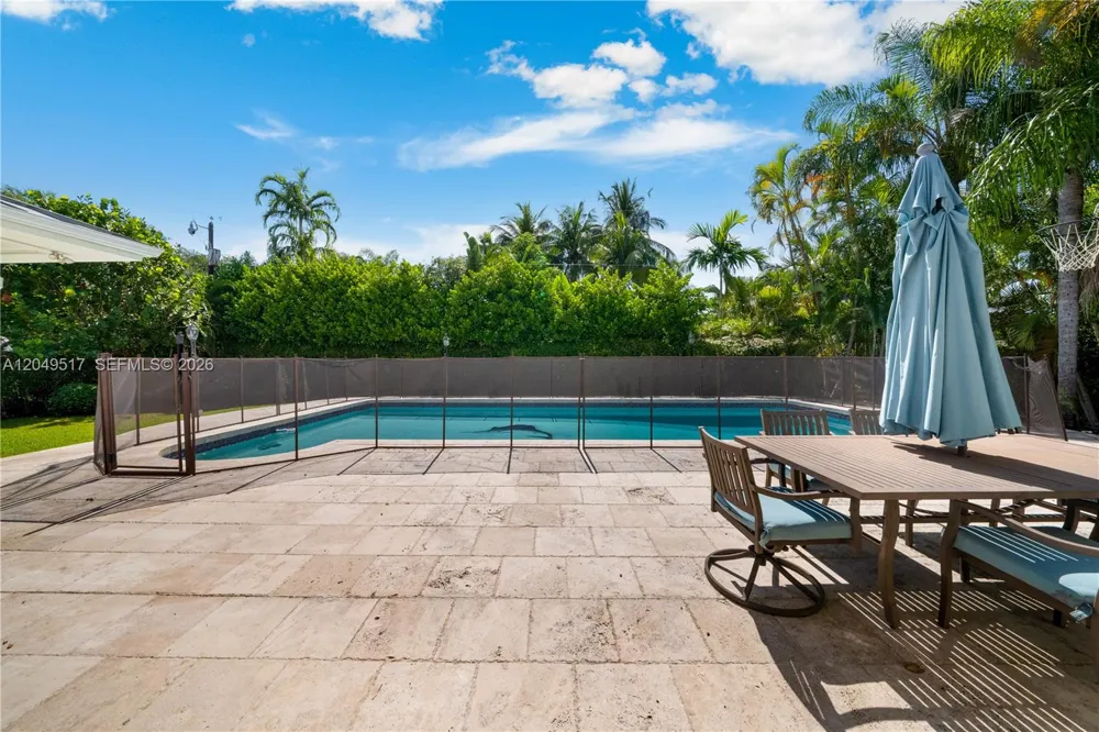 14601 Pompano Dr Coral Gables, FL 33158