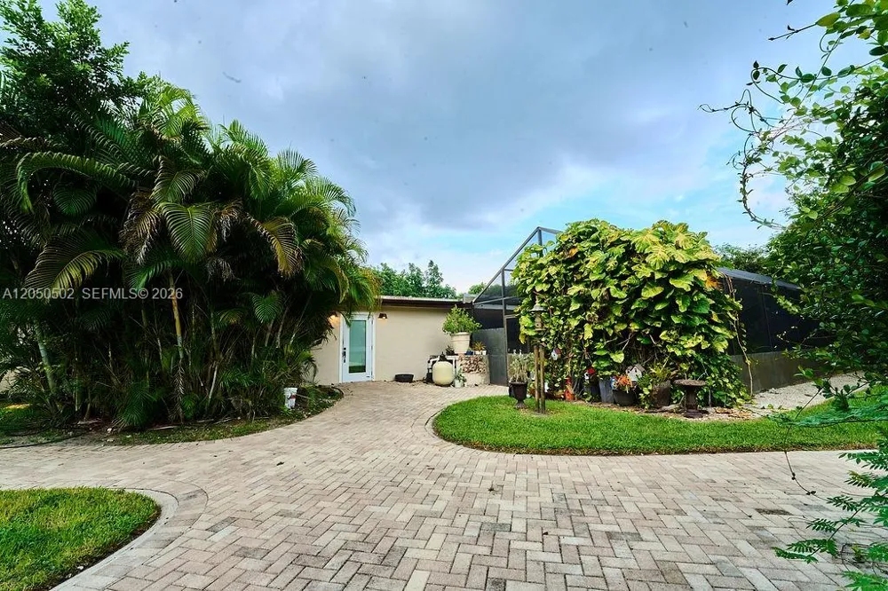 21601 SW 154th Ave Miami, FL 33170