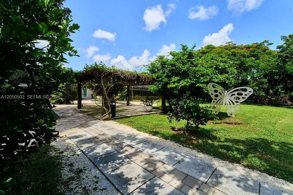 21601 SW 154th Ave Miami, FL 33170