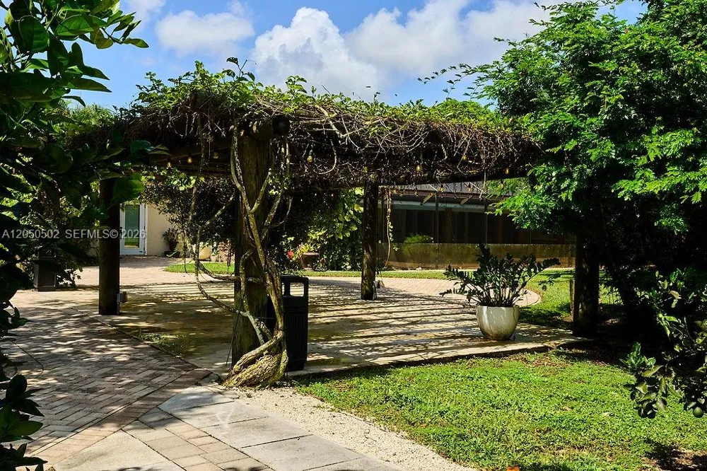 21601 SW 154th Ave Miami, FL 33170