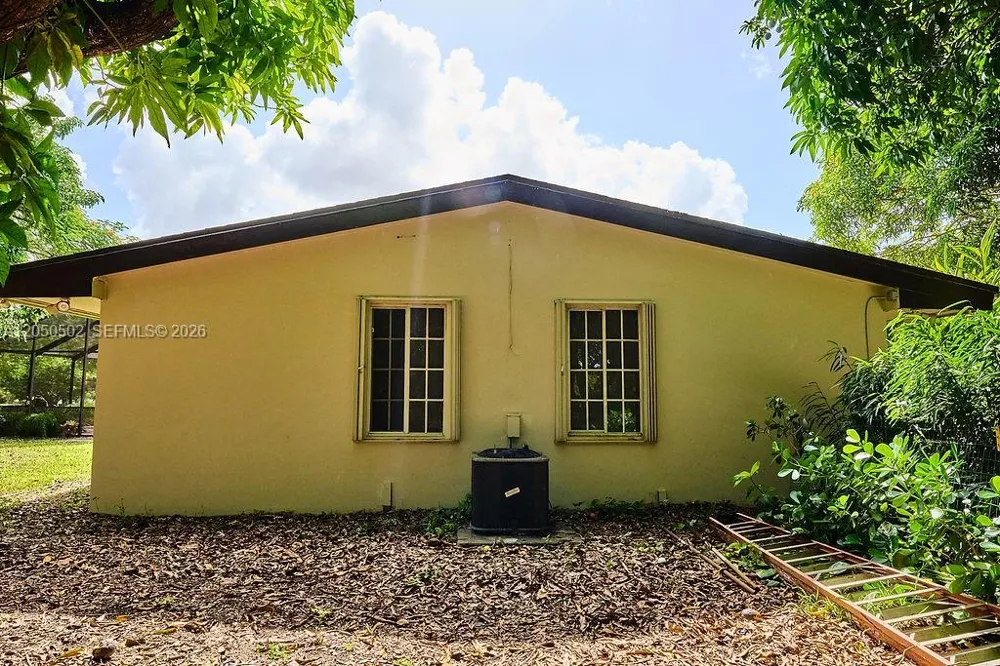 21601 SW 154th Ave Miami, FL 33170