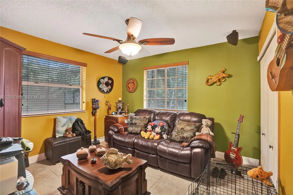 2359 W 74th St #1-104 Hialeah, FL 33016
