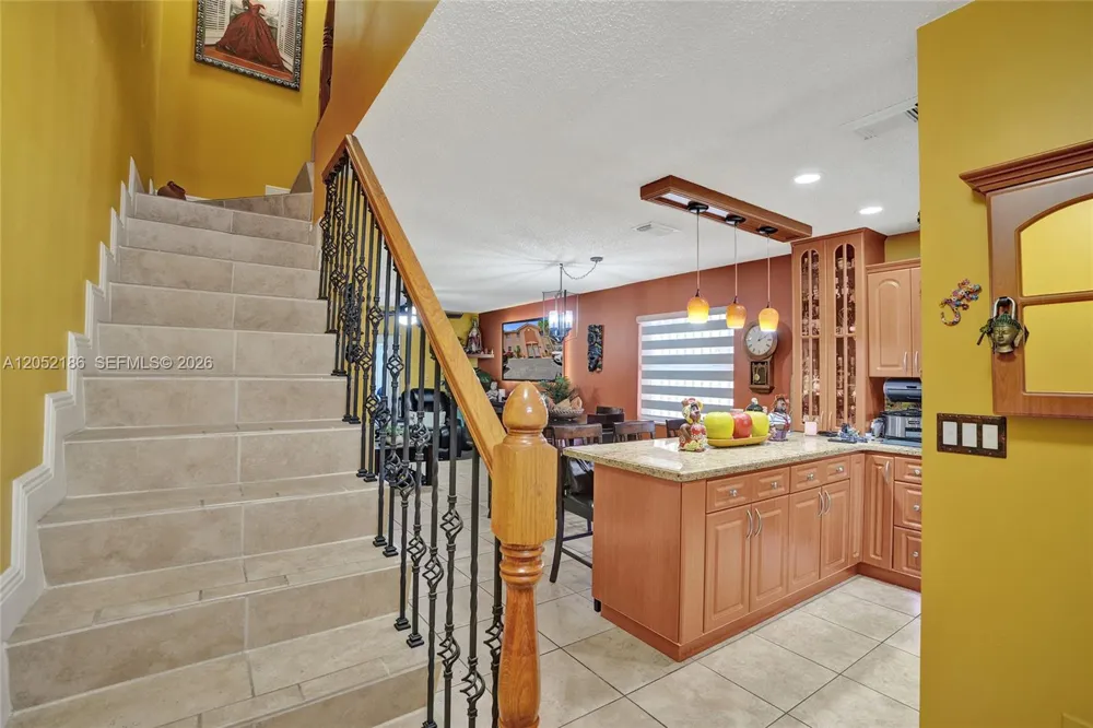 2359 W 74th St #1-104 Hialeah, FL 33016
