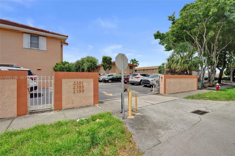 2359 W 74th St #1-104 Hialeah, FL 33016