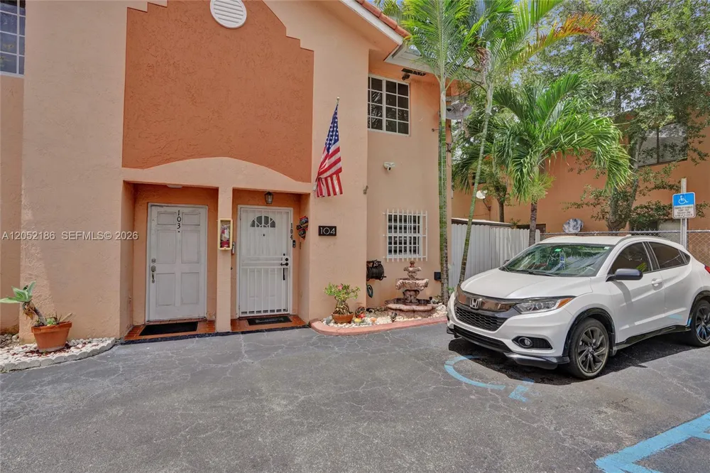 2359 W 74th St #1-104 Hialeah, FL 33016