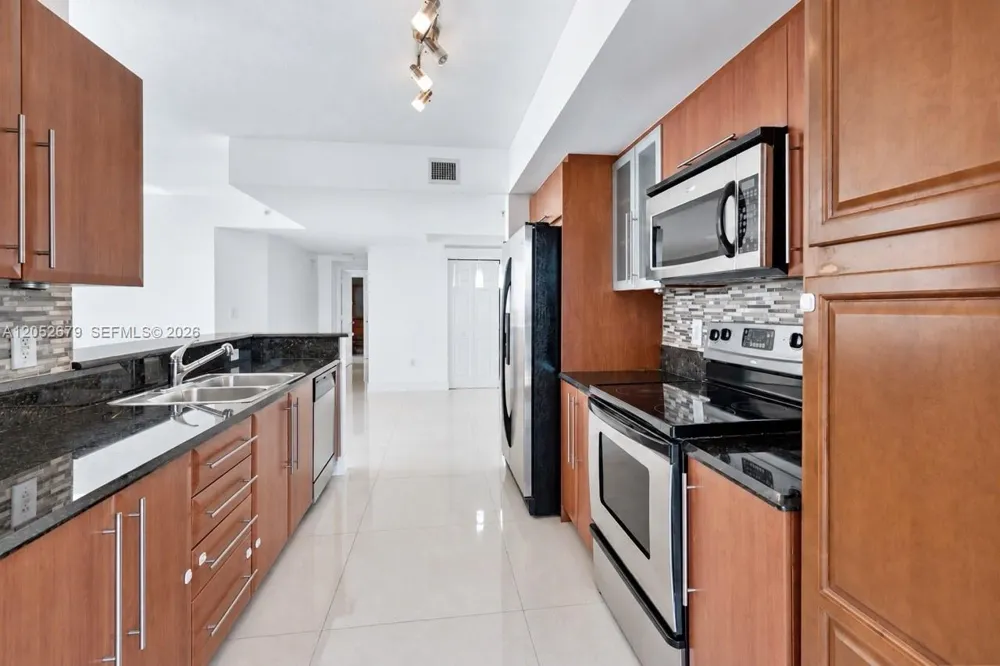 3232 SW 22nd St #1701 Miami, FL 33145