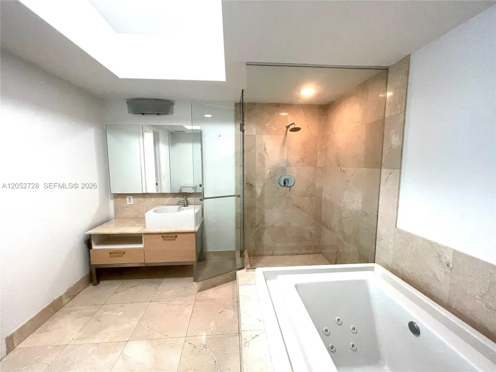 218 SE 14th St #1004 Miami, FL 33131