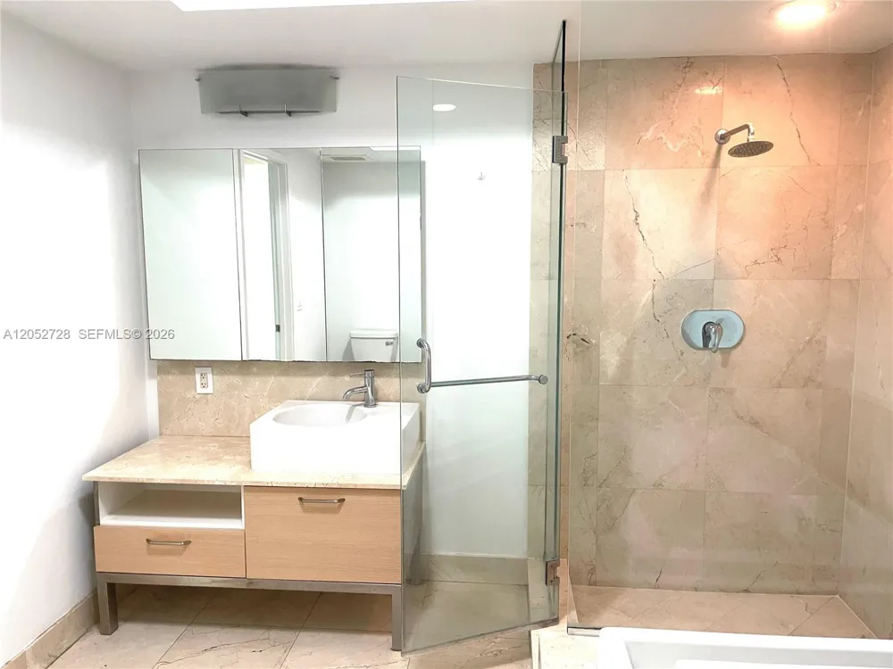 218 SE 14th St #1004 Miami, FL 33131
