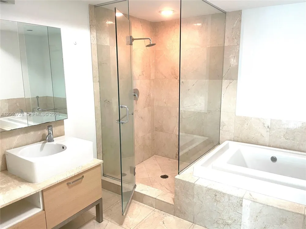 218 SE 14th St #1004 Miami, FL 33131