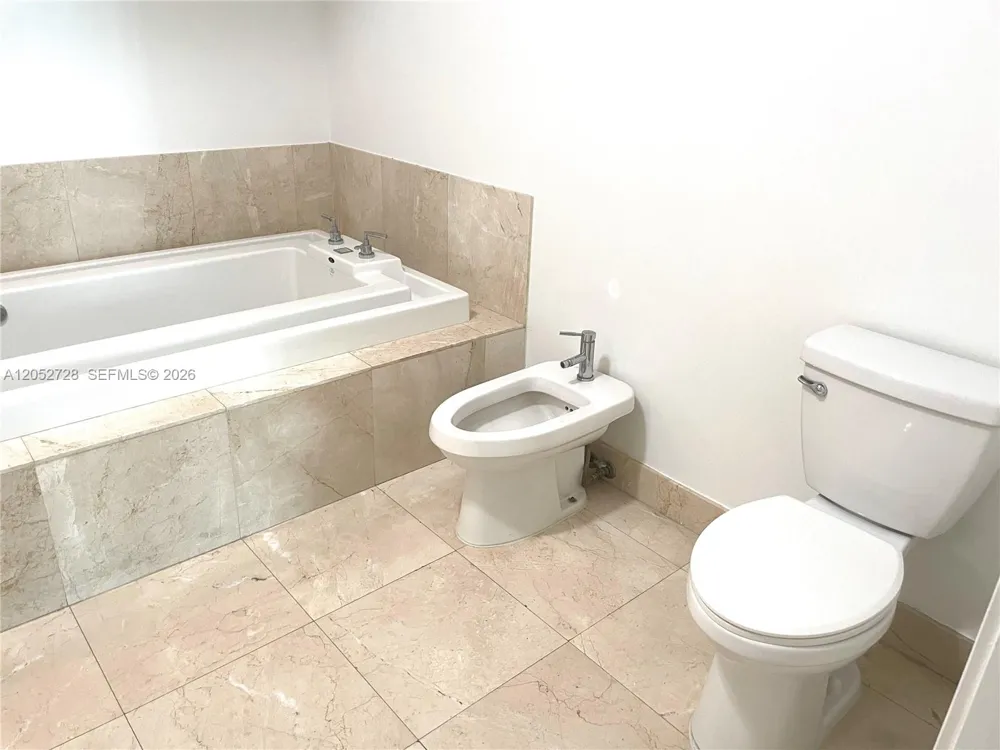 218 SE 14th St #1004 Miami, FL 33131