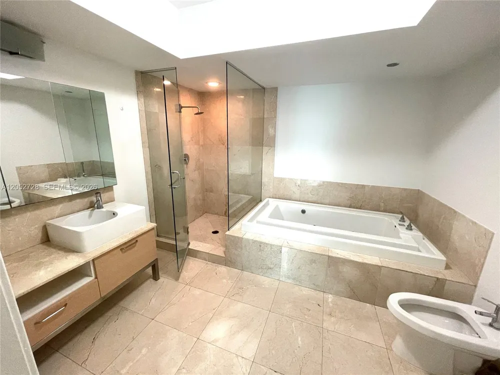 218 SE 14th St #1004 Miami, FL 33131