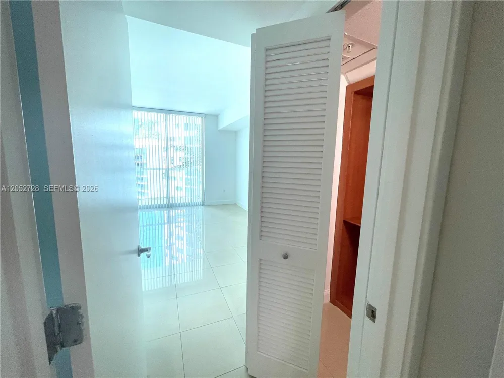 218 SE 14th St #1004 Miami, FL 33131