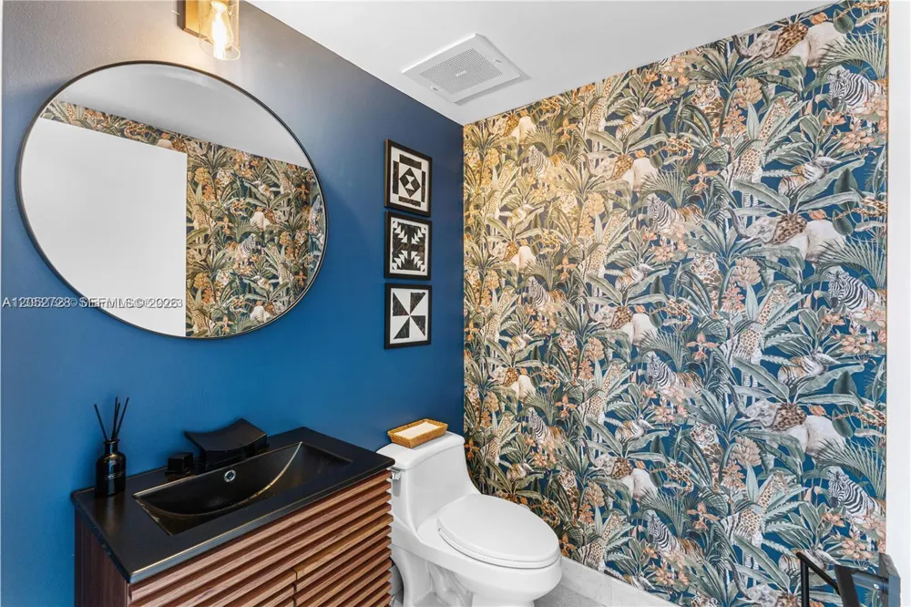 218 SE 14th St #1004 Miami, FL 33131