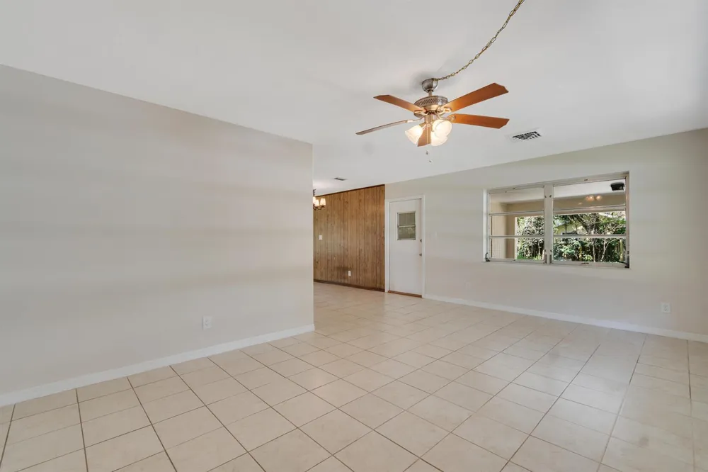 5605 38TH STREET Vero Beach, FL 32966