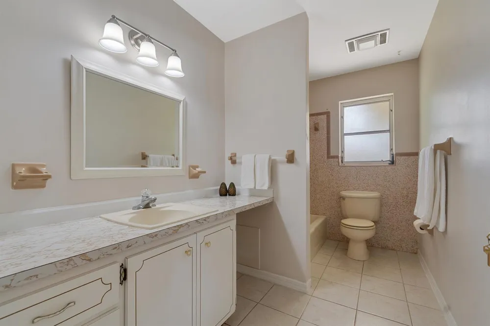 5605 38TH STREET Vero Beach, FL 32966