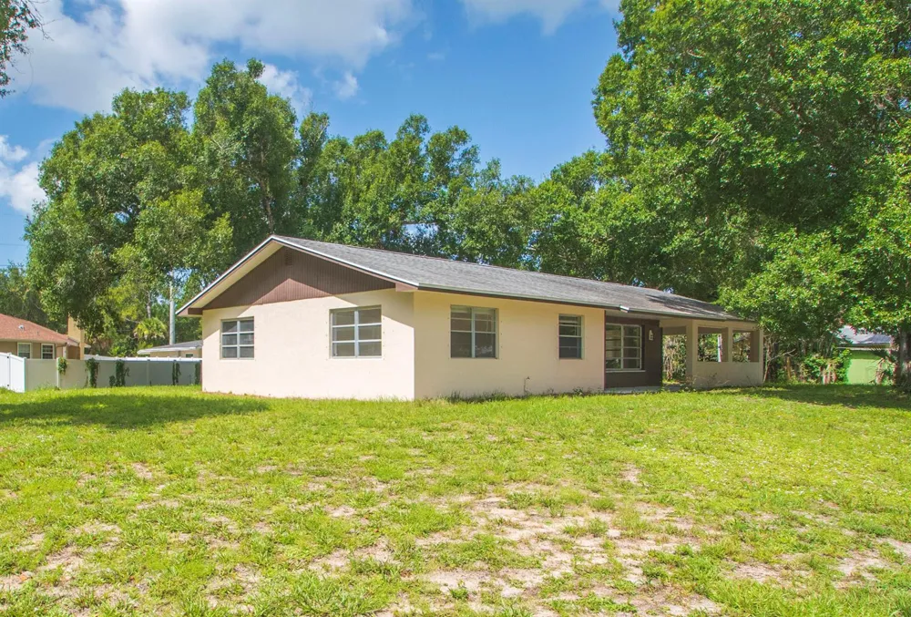 5605 38TH STREET Vero Beach, FL 32966
