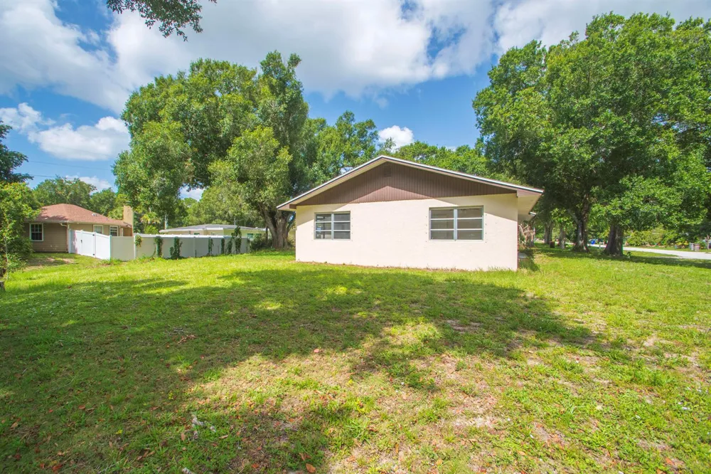 5605 38TH STREET Vero Beach, FL 32966