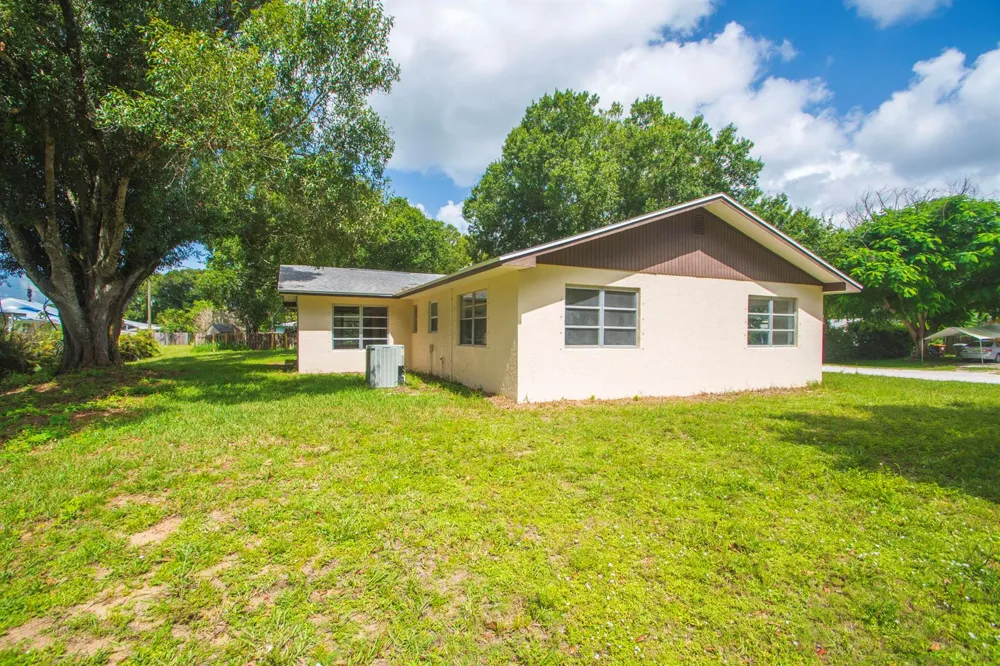 5605 38TH STREET Vero Beach, FL 32966