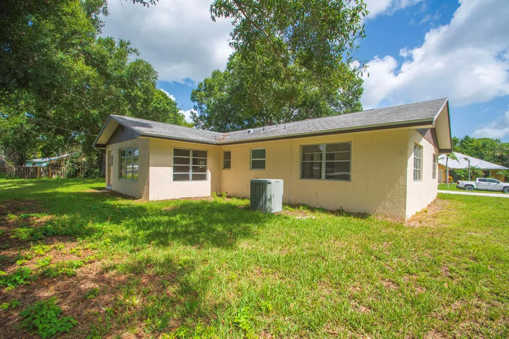 5605 38TH STREET Vero Beach, FL 32966
