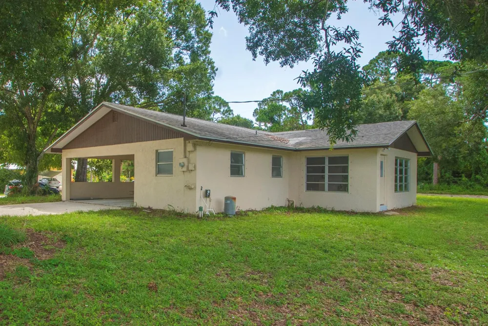 5605 38TH STREET Vero Beach, FL 32966