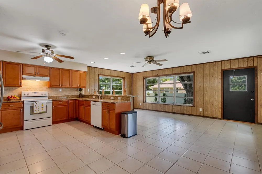 5605 38TH STREET Vero Beach, FL 32966