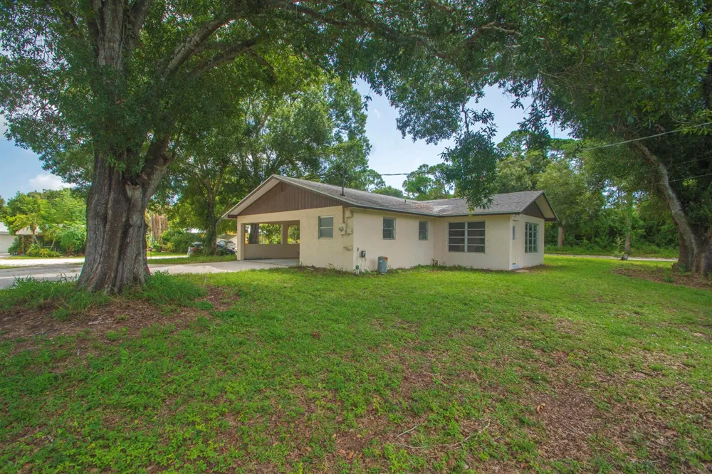 5605 38TH STREET Vero Beach, FL 32966