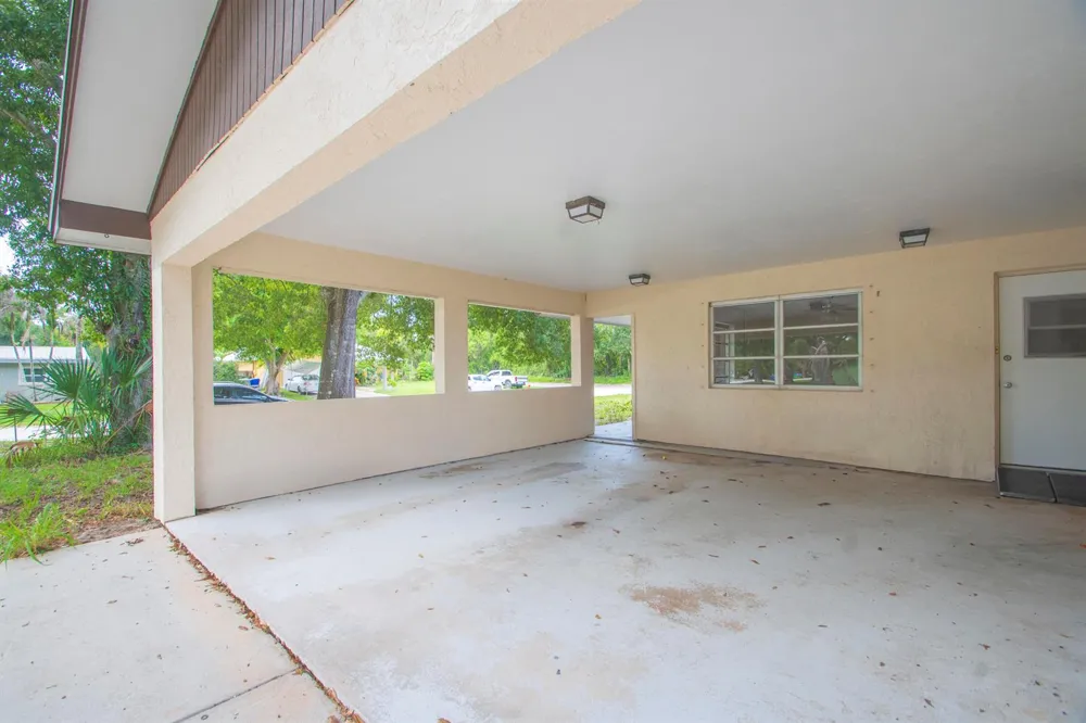 5605 38TH STREET Vero Beach, FL 32966