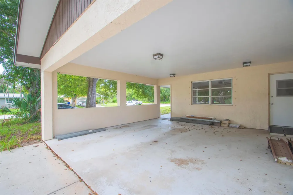 5605 38TH STREET Vero Beach, FL 32966