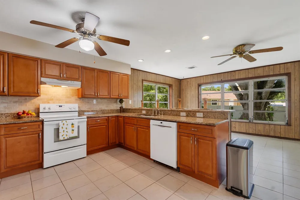 5605 38TH STREET Vero Beach, FL 32966