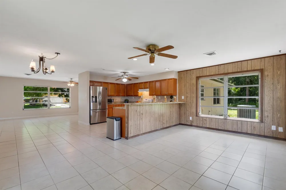 5605 38TH STREET Vero Beach, FL 32966