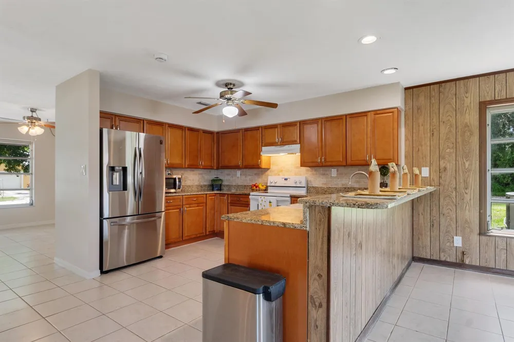 5605 38TH STREET Vero Beach, FL 32966