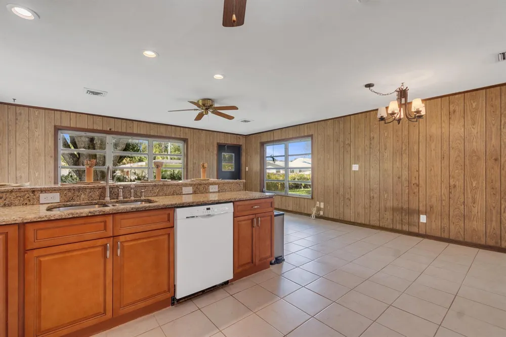 5605 38TH STREET Vero Beach, FL 32966
