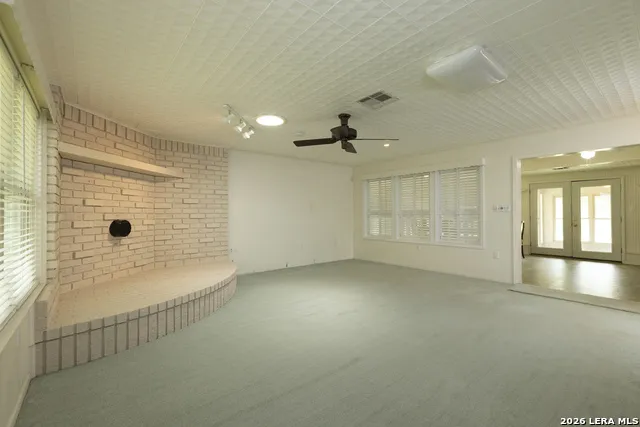 601 POPLAR ST Jourdanton, TX 78026