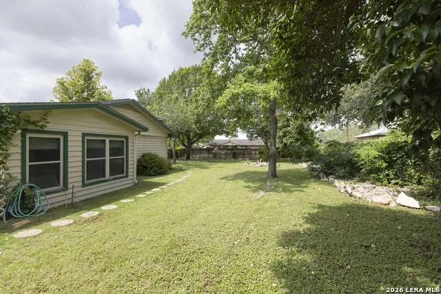 601 POPLAR ST Jourdanton, TX 78026