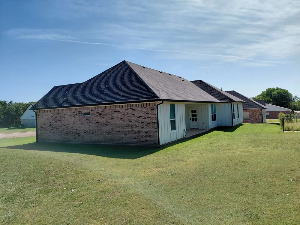 604 E 4th Street Muenster, TX 76252