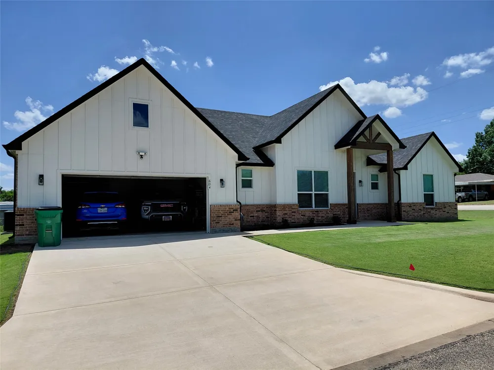 604 E 4th Street Muenster, TX 76252