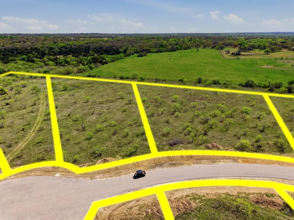 1424 Weston Ridge Grandview, TX 76050