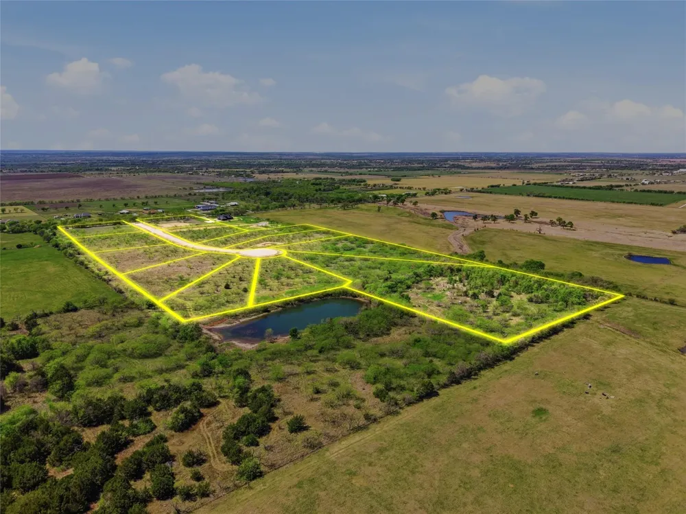1400 Weston Ridge Grandview, TX 76050