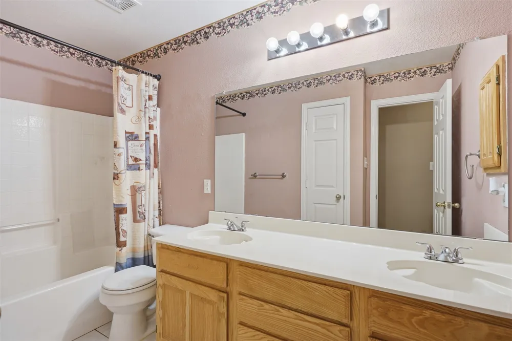 4013 Azalea Drive Haltom City, TX 76137