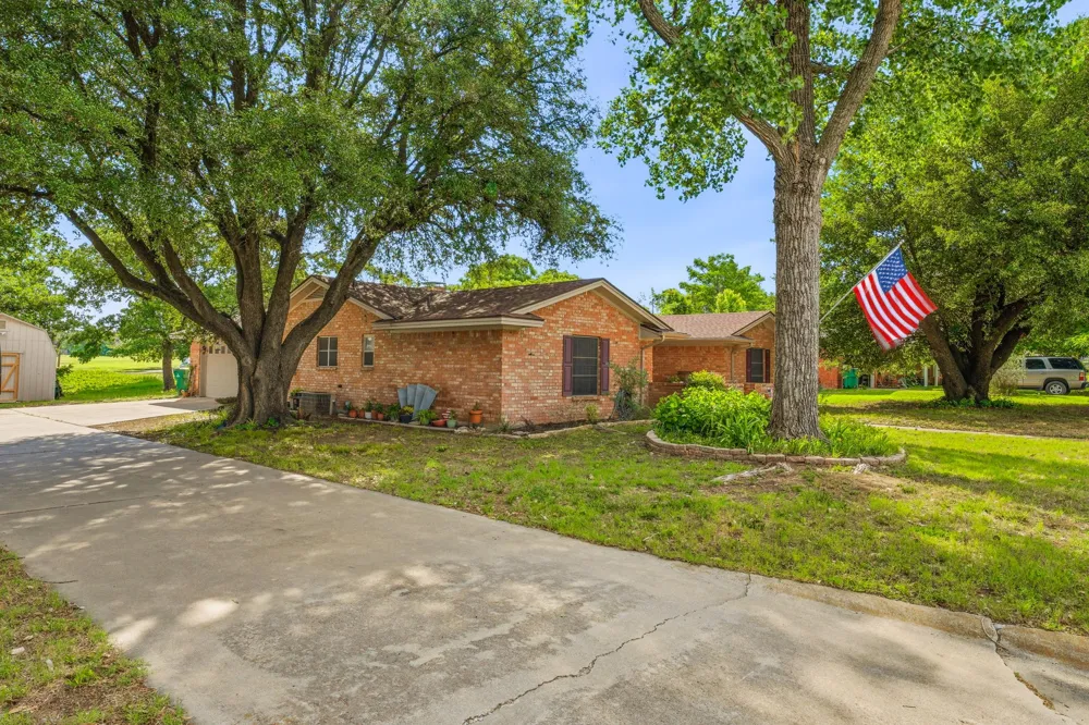 1335 Lydia Street Stephenville, TX 76401
