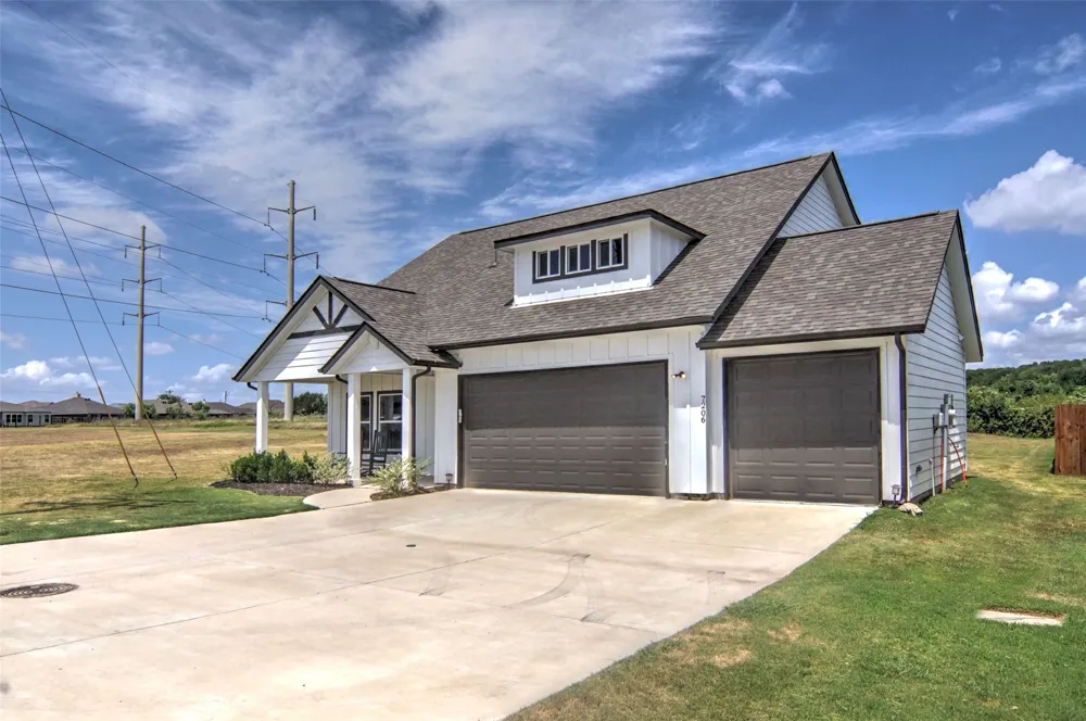7206 Treaty Oaks Boulevard Granbury, TX 76048
