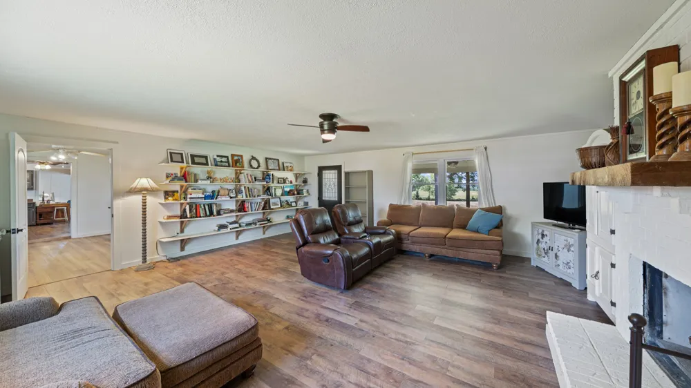 1053 Vz County Road 4206 Athens, TX 75752