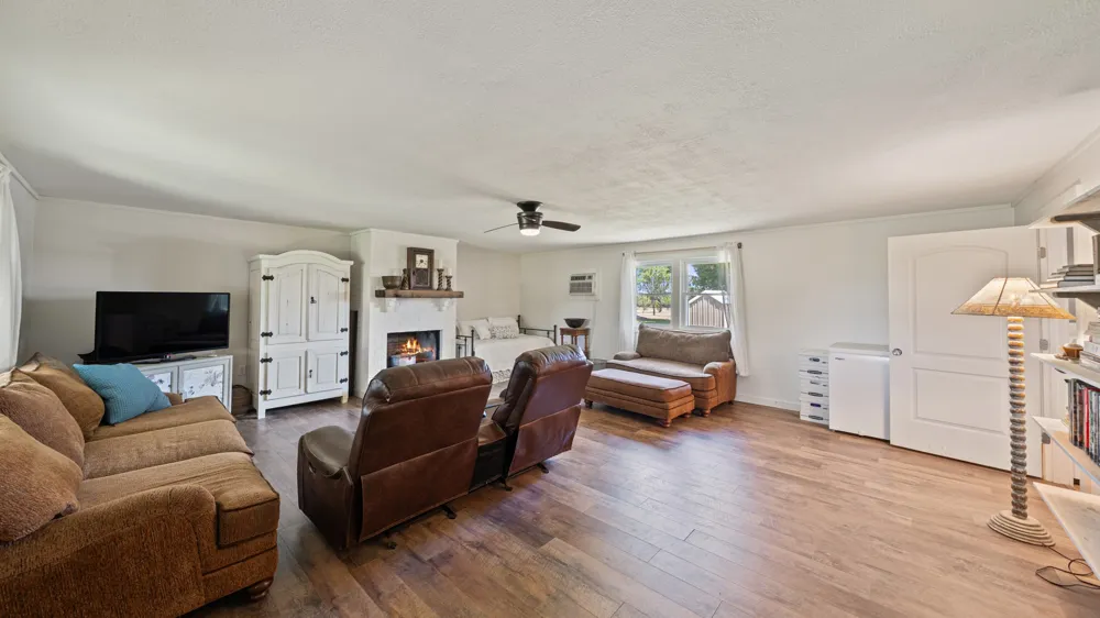 1053 Vz County Road 4206 Athens, TX 75752