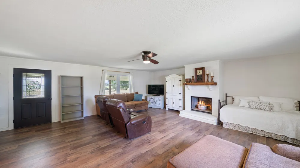 1053 Vz County Road 4206 Athens, TX 75752