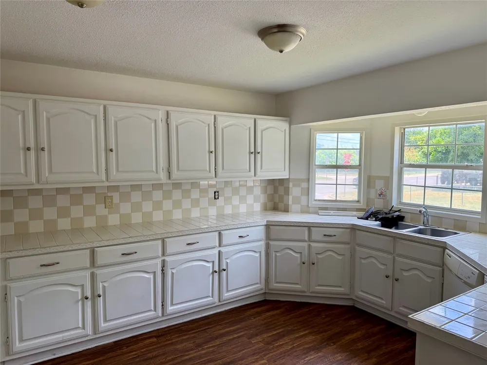 1407 N East St Belton, TX 76513